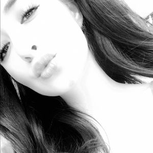 Meet your Posher, Liana